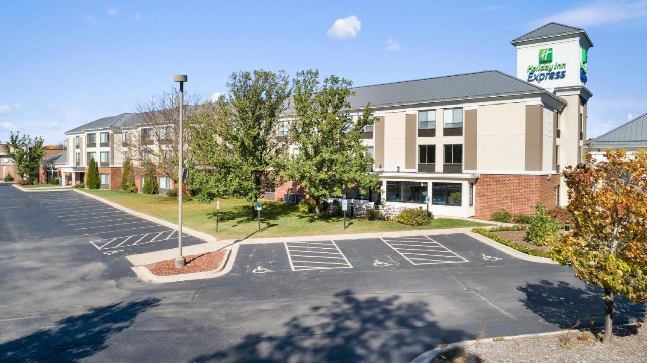 Holiday Inn Express - Delafield By Ihg Kültér fotó