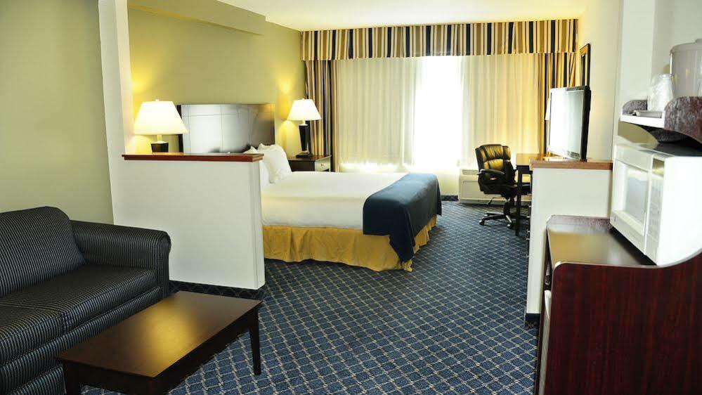 Holiday Inn Express - Delafield By Ihg Kültér fotó