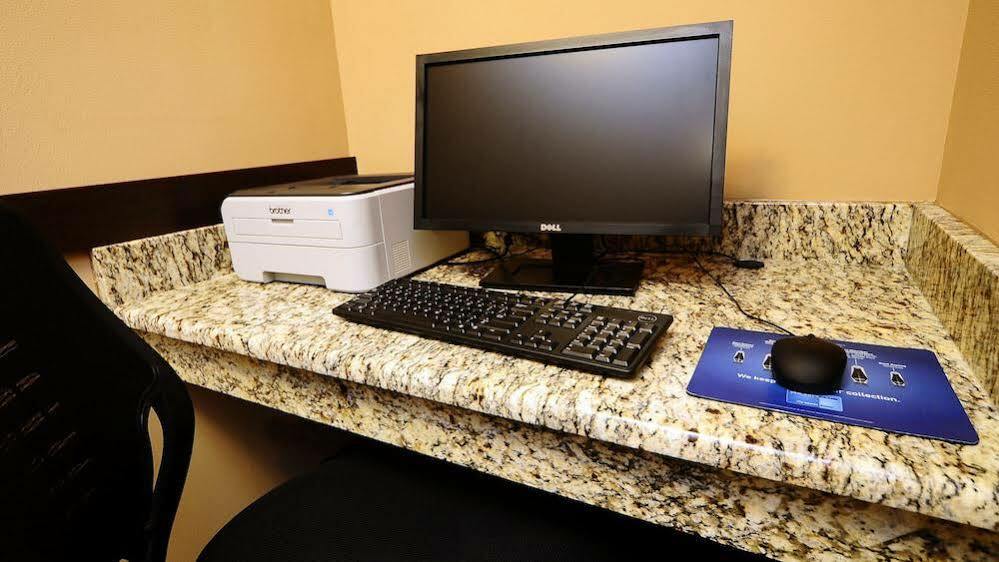 Holiday Inn Express - Delafield By Ihg Kültér fotó