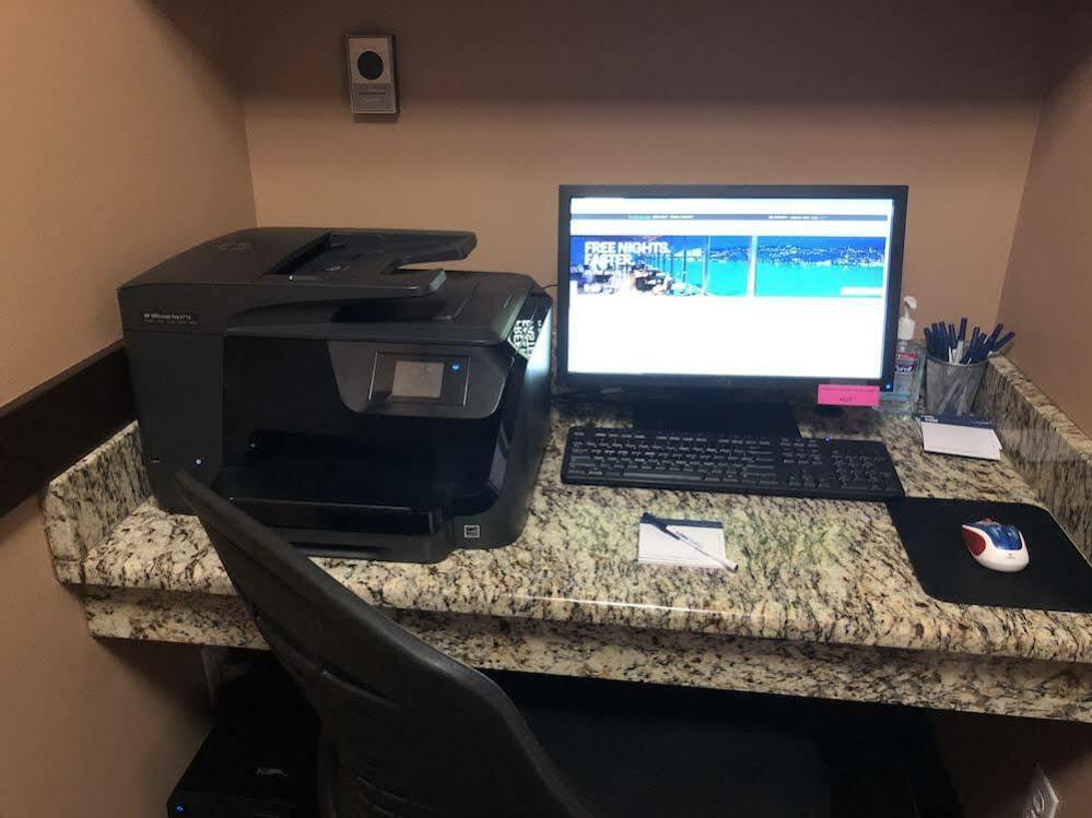 Holiday Inn Express - Delafield By Ihg Kültér fotó